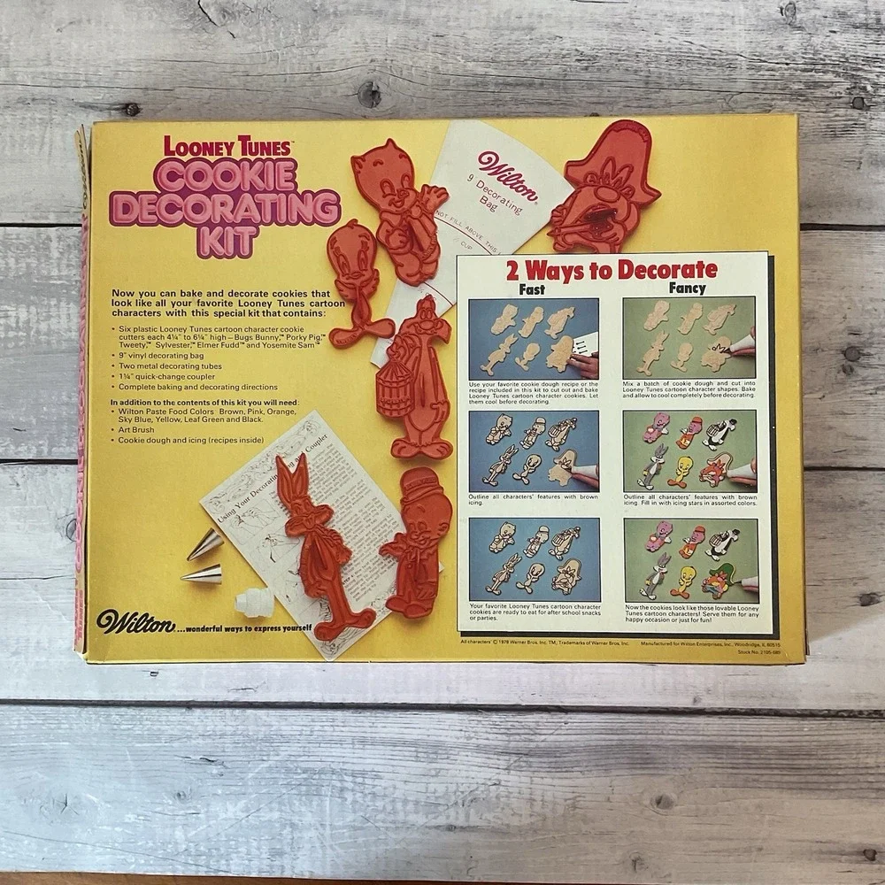 Wilton Looney Tunes Cookie Cutters‎ Decorating Kit 1978 Warner Bros Bugs Bunny